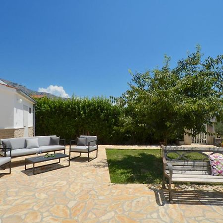Holiday Home Nevera Kastela Bagian luar foto