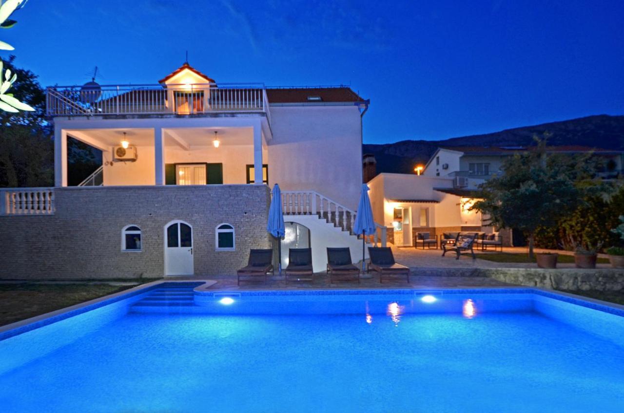 Holiday Home Nevera Kastela Bagian luar foto