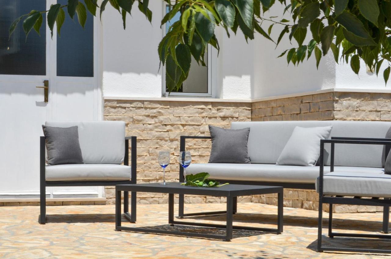 Holiday Home Nevera Kastela Bagian luar foto