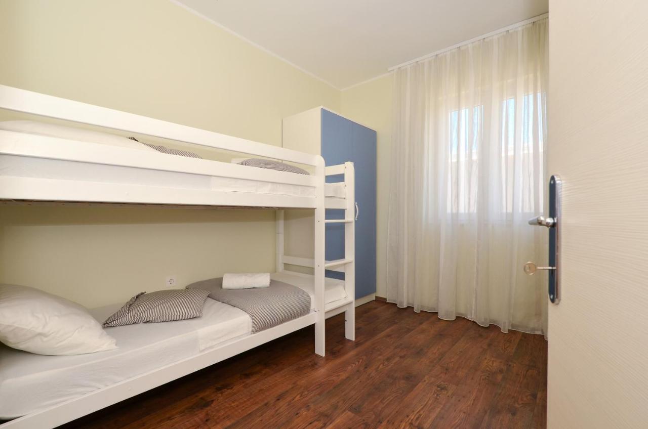 Holiday Home Nevera Kastela Bagian luar foto