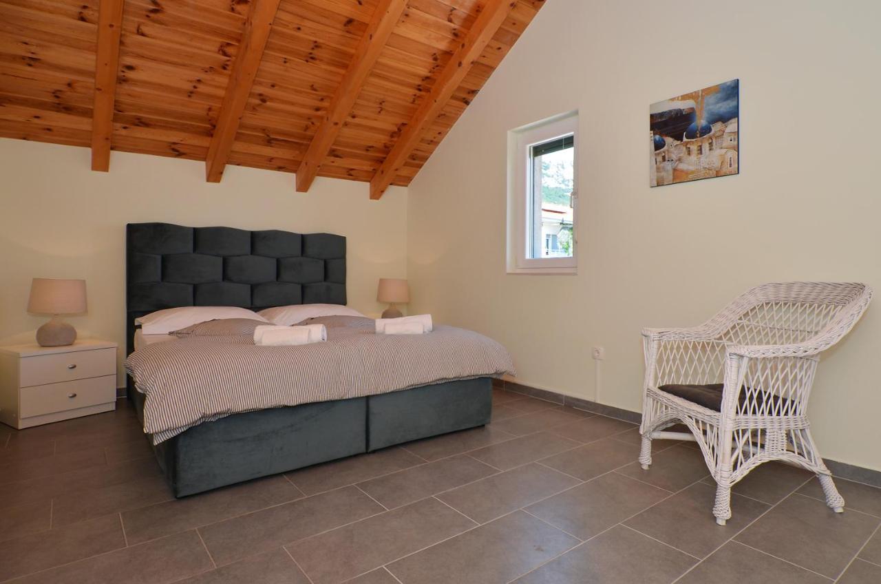 Holiday Home Nevera Kastela Bagian luar foto