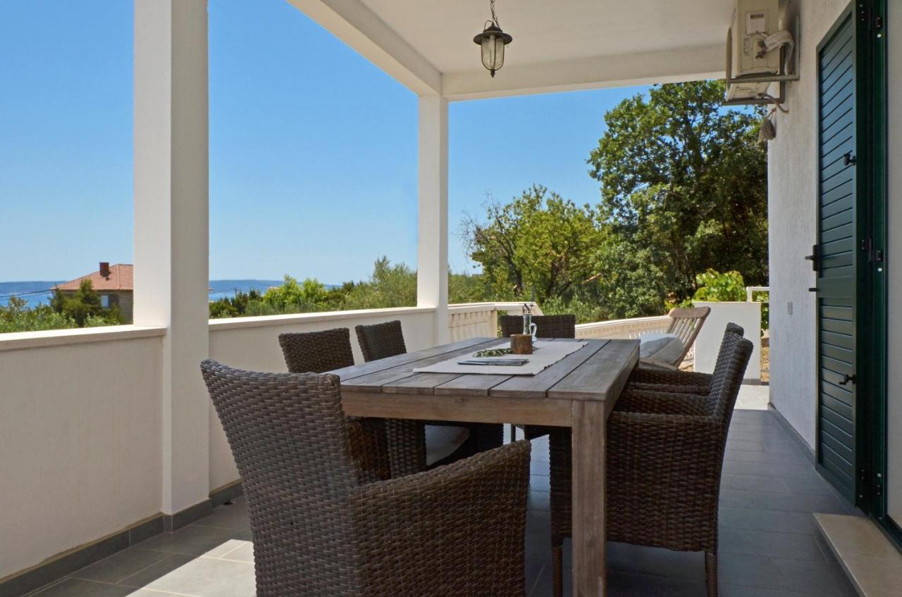 Holiday Home Nevera Kastela Bagian luar foto