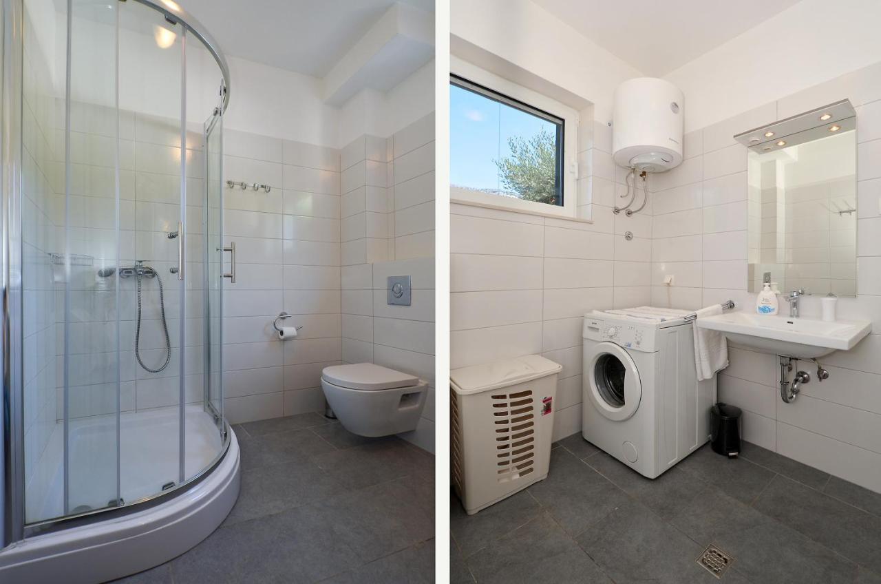 Holiday Home Nevera Kastela Bagian luar foto