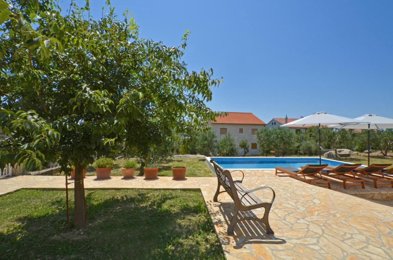 Holiday Home Nevera Kastela Bagian luar foto