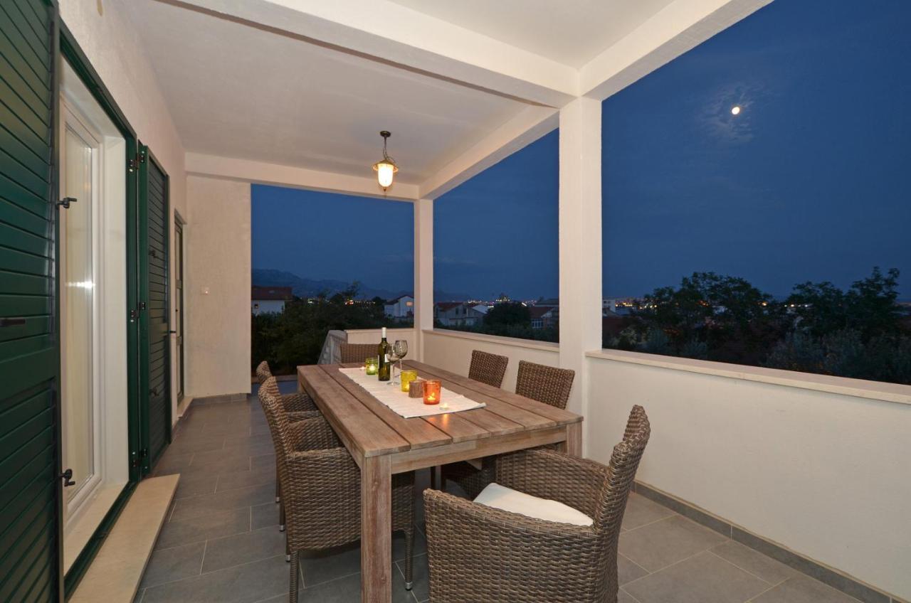 Holiday Home Nevera Kastela Bagian luar foto