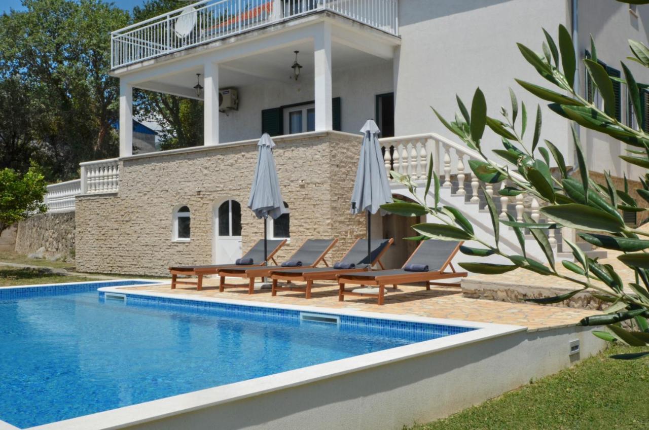 Holiday Home Nevera Kastela Bagian luar foto