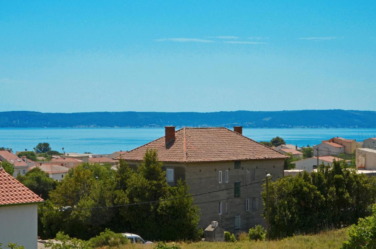 Holiday Home Nevera Kastela Bagian luar foto